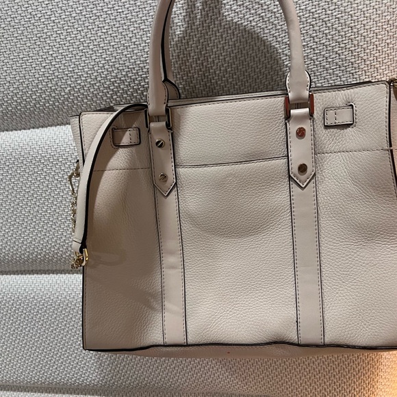 Authentic Michael Kors, leather tote. - Picture 3 of 5